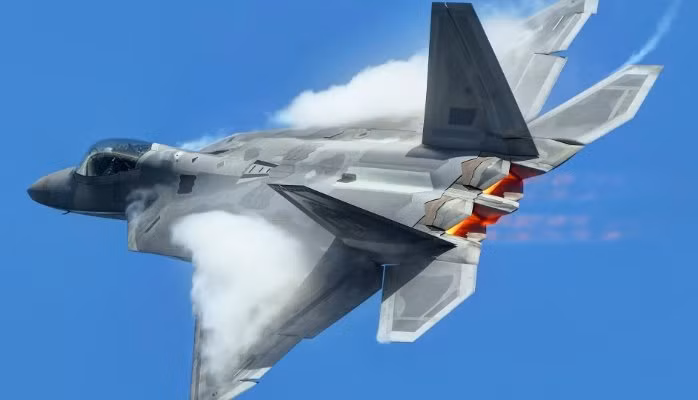 Trong các dòng máy bay quân sự có chi phí vận hành cao nhất của Không quân Mỹ thì F-22 Raptor đứng "bét bảng" với chi phí vận hành bay vào khoảng 58.000 USD mỗi giờ. Nguồn ảnh: Linkin.