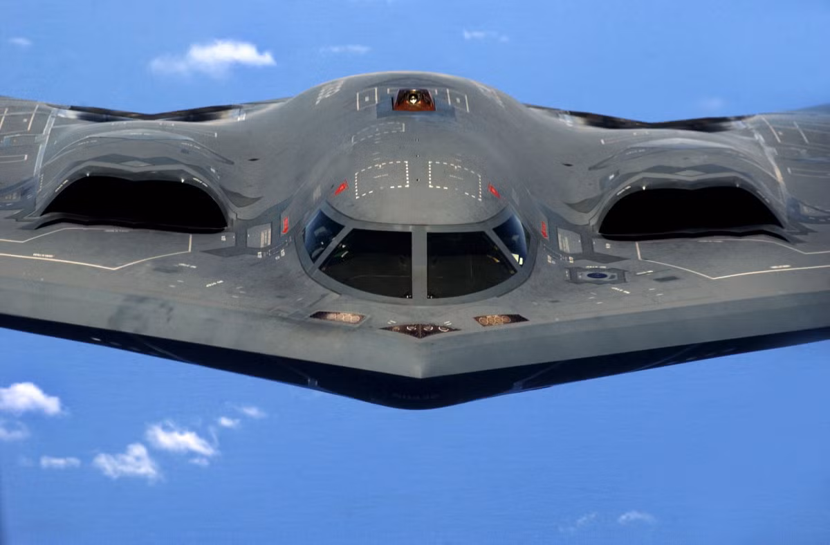 B-2 Spirit là phi cơ có chi phí vận hành lớn thứ hai trong Không quân Mỹ với giá thành lên tới 130.000 USD cho mỗi giờ bay. Nguồn ảnh: Youtube.