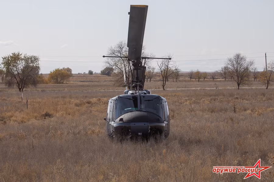 Ưu điểm của trực thăng là có thể đổ quân ở bất kỳ đâu mà không cần chuẩn bị trước. Những khu vực mà trực thăng không thể hạ cánh, các binh sĩ vẫn có thể đu dây xuống mặt đất. Ảnh: Weapon of Russia.