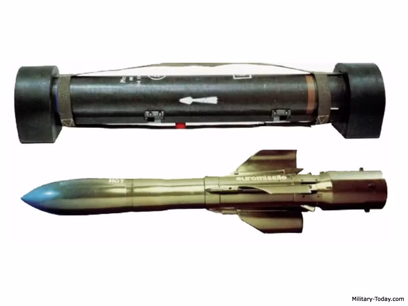 Các loại tên lửa HOT đã có tới 3 phiên bản khác nhau kể từ khi ra đời đó là HOT 1, HOT 2 và HOT 3. Không rõ Pháp và Đức đã sản xuất được bao nhiêu quả tên lửa loại này nhưng chỉ tính riêng trong năm 1978, 800 quả tên lửa HOT đã được sản xuất chỉ trong một tháng. Nguồn ảnh: Pakistan.