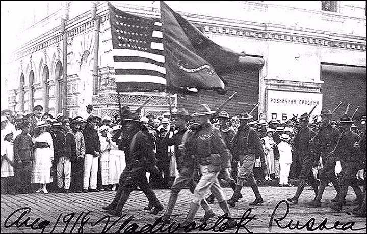 Quân đội Mỹ đưa tới đây khoảng 5000 quân cùng với một lượng lớn các phương tiện vận tải như xe ô-tô, xe ngựa và xe chó kéo tới vùng Viễn Đông lạnh giá của Nga, phối hợp cùng tàn quân Bạch Vệ tiến hành một cuộc chiến chống lại chính quyền cách mạng Bolsheviks . Nguồn ảnh: Siberia.