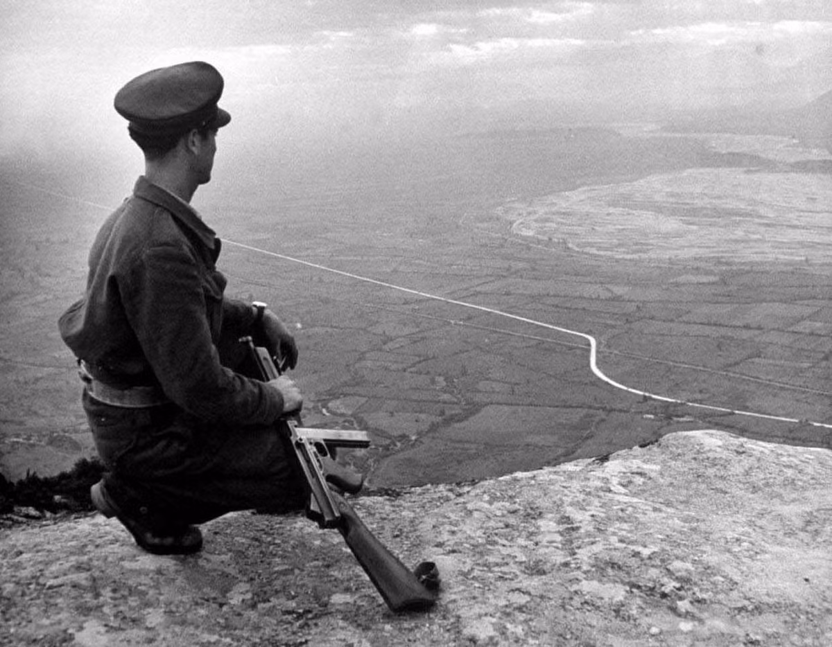 Binh lính Anh trong Nội chiến Hy Lạp. Nguồn ảnh: Dmitri Kessel.