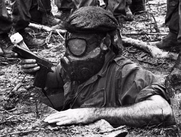 "Cadar Falls" cũng là chiến dịch quân sự đầu tiên Mỹ đưa lực lượng lính chuột công vào sử dụng. Lực lượng này được trang bị vũ khí nhỏ gọn thường là súng lục, sẽ luồn sâu, lục soát các đoạn đường hầm của ta dưới địa đạo Củ Chi và đặt bọc phá, phá hủy đường hầm ngầm. Nguồn ảnh: Stripes.