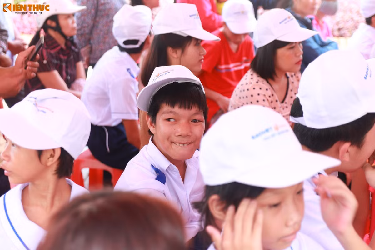 Kinh tế huyện Lệ Thủy vốn còn nhiều khó khăn nên chưa có nhiều điều kiện đầu tư trường lớp đầy đủ cho các em khuyết tật. Ảnh: Quốc Minh.