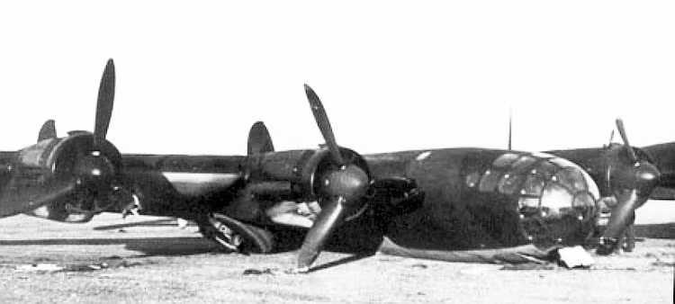 Tuy nhiên, tới tháng 10/1943, dự án Messerschmitt Me 264 đã dần bị rút bớt kinh phí dẫn tới bị đình trệ vào đầu năm 1944. Số kinh phí đó được chuyển giao cho dự án Me 262-máy bay phản lực chiến đấu đầu tiên của nhân loại. Tổng cộng đã có 3 chiếc Me 264 được sản xuất trước khi dự án bị chính thức dừng vào tháng 9/1944. Nguồn ảnh: Airwar.