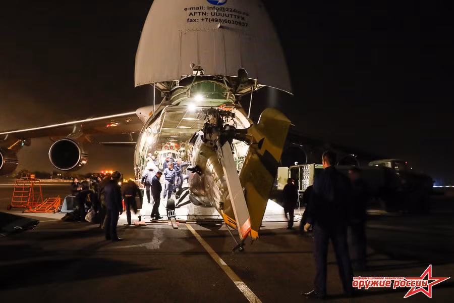 Các trực thăng được triển khai sẽ làm nhiệm vụ chuyên chở binh sĩ và chi viện hỏa lực đường không cho các cuộc đột kích vào vị trí của quân khủng bố trong suốt thời gian cuộc diễn tập trên diễn ra. Ảnh: Arms of Russian.