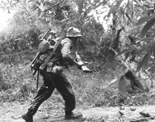 Cụ thể, phía Mỹ có khoảng 8500 quân phối hợp với 3000 ngụy quân Sài Gòn tham gia vào chiến dịch này trong khi phía Quân giải phóng có từ 8000 tới 10.000 quân thuộc Sư 324B. Hai bên có lực lượng gần như tương đương. Nguồn ảnh: Pinterest.