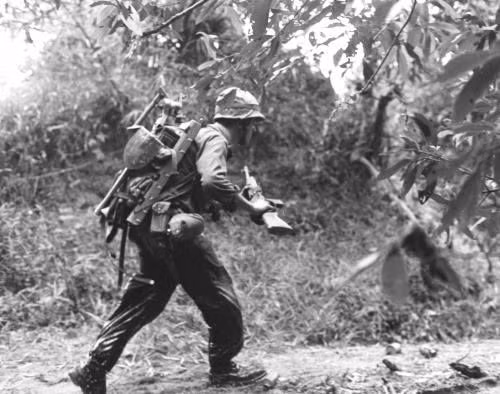 Cụ thể, phía Mỹ có khoảng 8500 quân phối hợp với 3000 ngụy quân Sài Gòn tham gia vào chiến dịch này trong khi phía Quân giải phóng có từ 8000 tới 10.000 quân thuộc Sư 324B. Hai bên có lực lượng gần như tương đương. Nguồn ảnh: Pinterest.