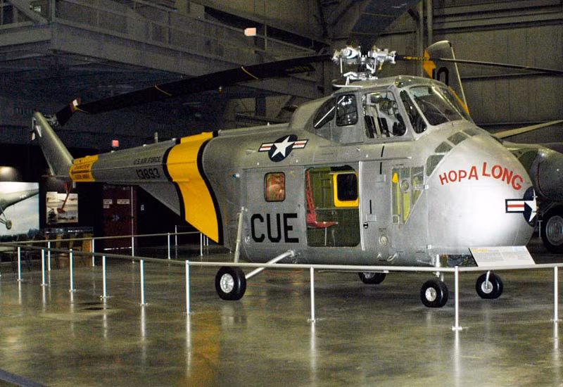 H-19 là một loại trực thăng vận tải đa năng trên chiến trường Triều Tiên với khả năng mang được khoảng 10 binh lính cùng lúc. Tuy nhiên, trên chiến trường này H-19 lại tỏ ra là một mẫu trực thăng cứu thương khá thành với khả năng đặt được tới 8 cáng cứu thương bên trong. Nguồn ảnh: Military.