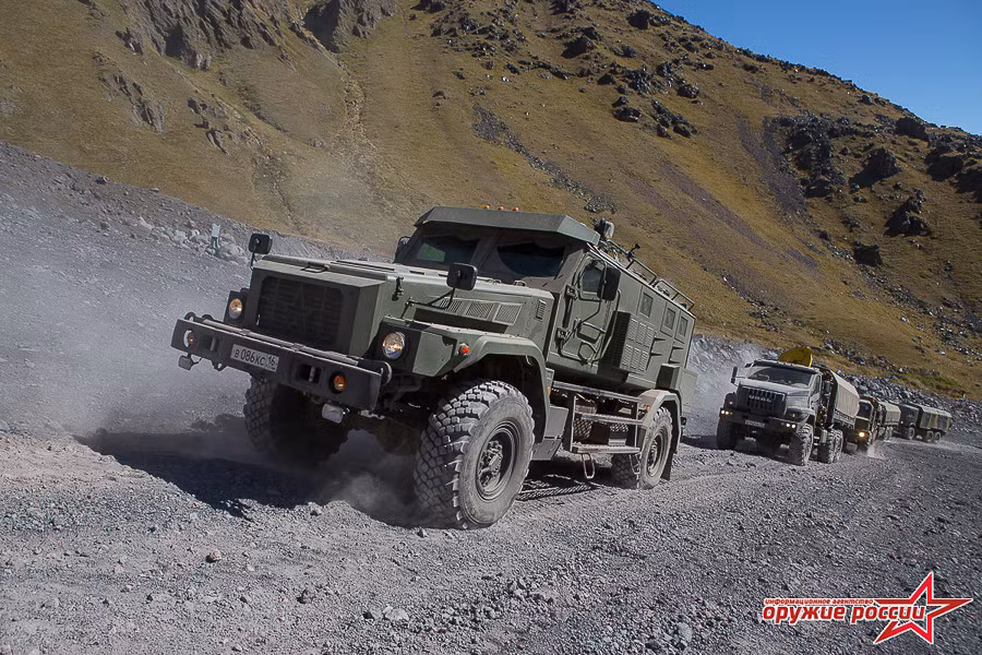 Các chuyên gia quân sự sẽ dựa vào kết quả thu được từ "màn tra tấn" này để đánh giá đặc tính kỹ chiến thuật của xe, từ đó xem xét có cần phải sửa đổi, bổ sung cho phù hợp với yêu cầu hoạt động trong quân đội hay không. Ảnh: Weapon of Russian.