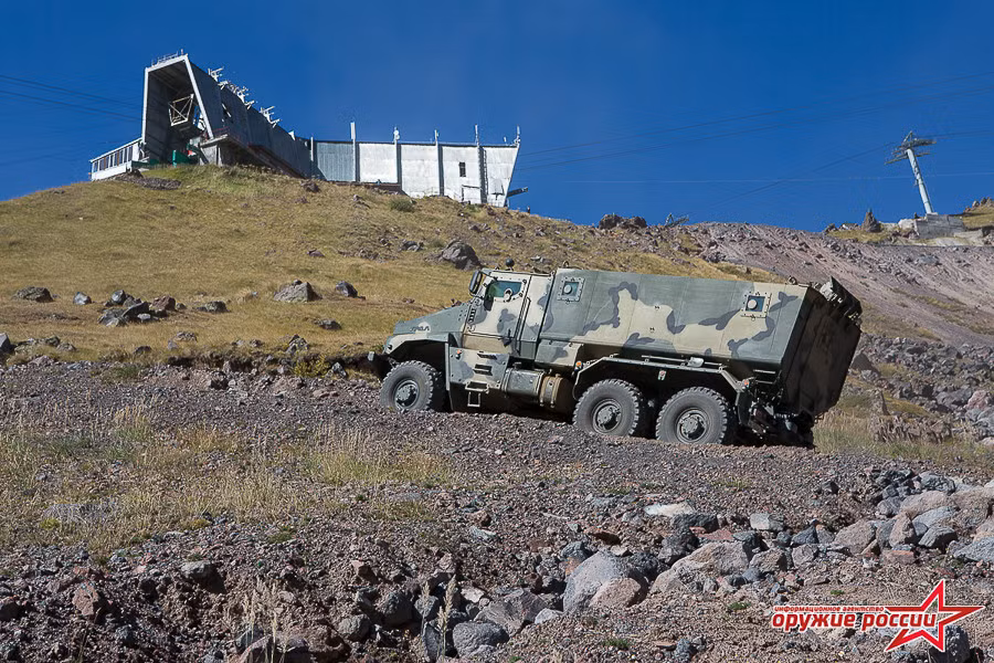 Các xe tham gia đợt thử nghiệm lần này gồm Ural-63.096 "Typhoon-U" KAMAZ-53.949 "Typhoon-K", "Asteys-70.201" (4x4), xe tải địa hình Ural 63.706-0.120 "Tornado-U" Ural-4320. Xe tải chuyên dụng KDBM, BAZ-69092-021 và UAZ-236022-154" PROFI 1500. Ảnh: Weapon of Russian.