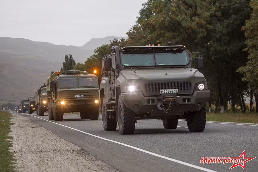 Theo Arms-Expo, trong tuần đầu tháng 10 Quân đội Nga đã tổ chức một cuộc thử nghiệm quy mô lớn các dòng xe bọc thép tương lai của Nga, nhằm kiểm tra khả năng thích ứng của chúng khi hoạt động trong những điều kiện khắc nghiệt nhất. Ảnh: Weapon of Russian.