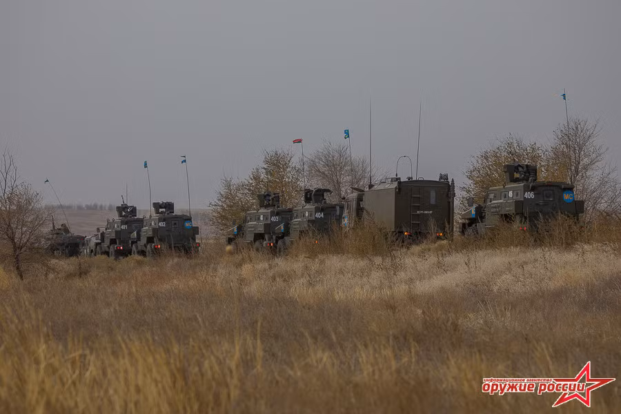 Sơ tán thường dân khỏi vùng chiến sự là một trong những nhiệm vụ nặng nề đối với bất kỳ quốc gia nào khi xảy ra xung đột. Cuộc tập trận nhằm nâng cao khả năng phối hợp giữa quân đội hai nước trong các kịch bản xấu nhất. Ảnh: Russian Weapons.