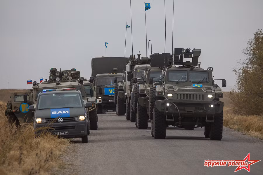 Một số chốt tiền trạm được bố trí dọc theo tuyến đường sơ tán để đảm bảo an toàn, tránh bị phục kích. Ảnh: Russian Weapons.