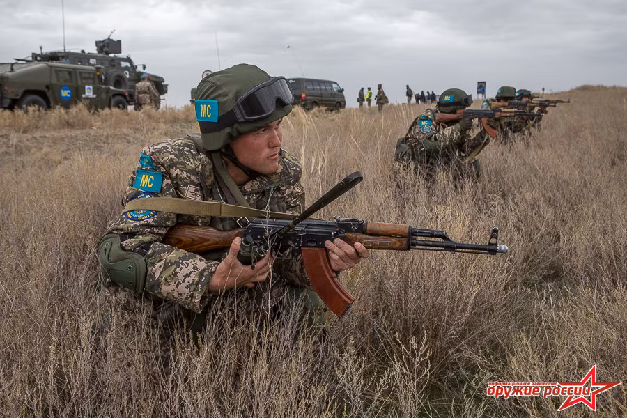 Binh sĩ Nga và Kazakhstan sẽ tạo ra một vùng đệm an toàn xung quanh khu vực người dân sinh sống để chuẩn bị cho việc sơ tán. Ảnh: Russian Weapons.