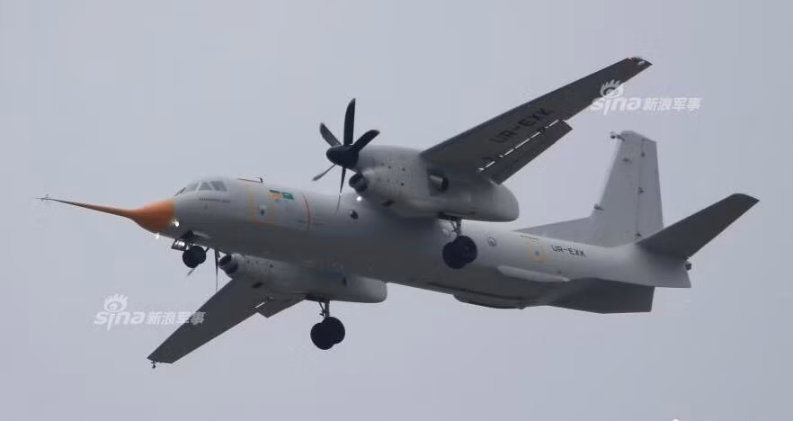 Được sản xuất trong giai đoạn từ năm 1969 tới năm 1986, đã có tổng cộng 1403 chiếc máy bay vận tải An-26 được ra đời. Những máy bay vận tải này của Antonov không những đảm nhận được vai trò vận tải mà còn được sử dụng trong các lĩnh vực như nghiên cứu khí tượng, do thám, bệnh viện trên không,... Nguồn ảnh: Sina.