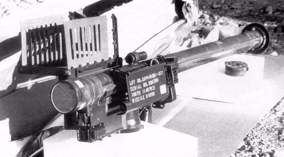 Stringer sử dụng đầu đạn nổ mảnh trên diện rộng và dẫn đường bằng hồng ngoại. Hiệu quả chiến đấu của loại tên lửa này được thể hiện rõ rệt trên chiến trường Afghanistan khi mà các máy bay trực thăng tấn công, trực thăng vận tải của Liên Xô liên tục bị bắn hạ ngay sau khi Stringer được lực lượng phiến quân đưa vào sử dụng. Nguồn ảnh: Warspot.