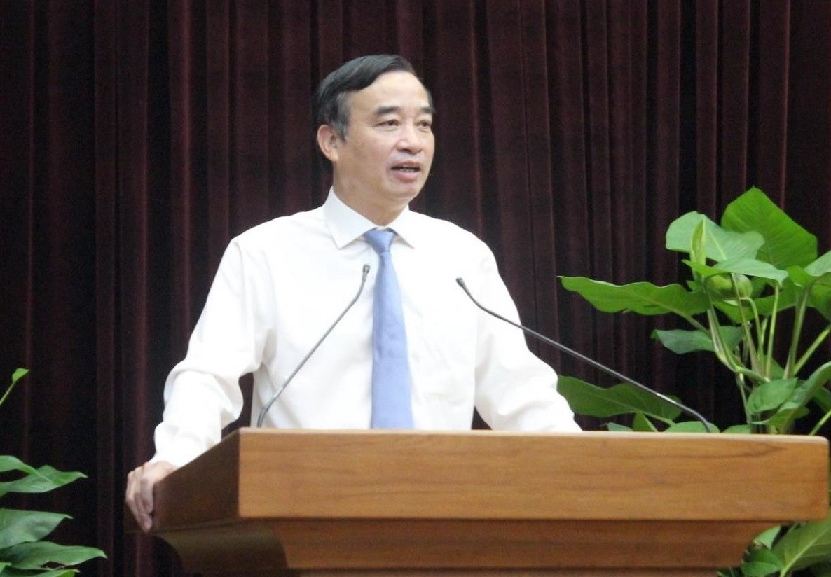 Phát biểu giao nhiệm vụ, Chủ tịch UBND thành phố Đà Nẵng Lê Trung Chinh chúc mừng các cán bộ được điều động, bổ nhiệm đợt này, đồng thời nhấn mạnh: Ở cương vị mới, môi trường mới sẽ có nhiều yêu cầu mới, đòi hỏi cán bộ được bổ nhiệm, phân công, điều động phải nỗ lực, cố gắng hoàn thành tốt nhiệm vụ, đáp ứng được yêu cầu phát triển chung của thành phố.