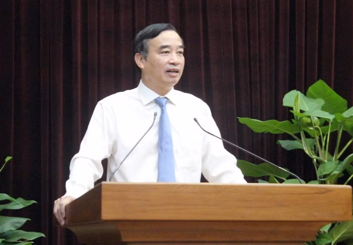 Phát biểu giao nhiệm vụ, Chủ tịch UBND thành phố Đà Nẵng Lê Trung Chinh chúc mừng các cán bộ được điều động, bổ nhiệm đợt này, đồng thời nhấn mạnh: Ở cương vị mới, môi trường mới sẽ có nhiều yêu cầu mới, đòi hỏi cán bộ được bổ nhiệm, phân công, điều động phải nỗ lực, cố gắng hoàn thành tốt nhiệm vụ, đáp ứng được yêu cầu phát triển chung của thành phố.