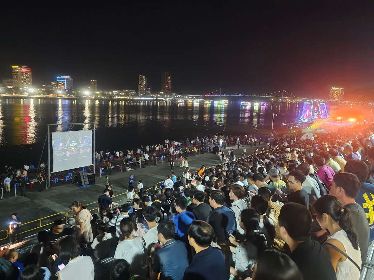 Quy mô khán đài pháo hoa năm nay được đơn vị tổ chức tăng lên 10.174 chỗ ngồi/đêm.