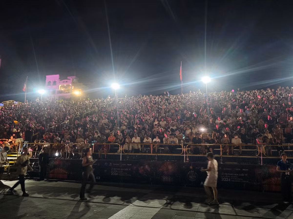 Tối nay (8/6) là màn tranh tài giữa đội pháo hoa đến từ Đà Nẵng (Việt Nam) và đội pháo hoa đến từ Pháp.