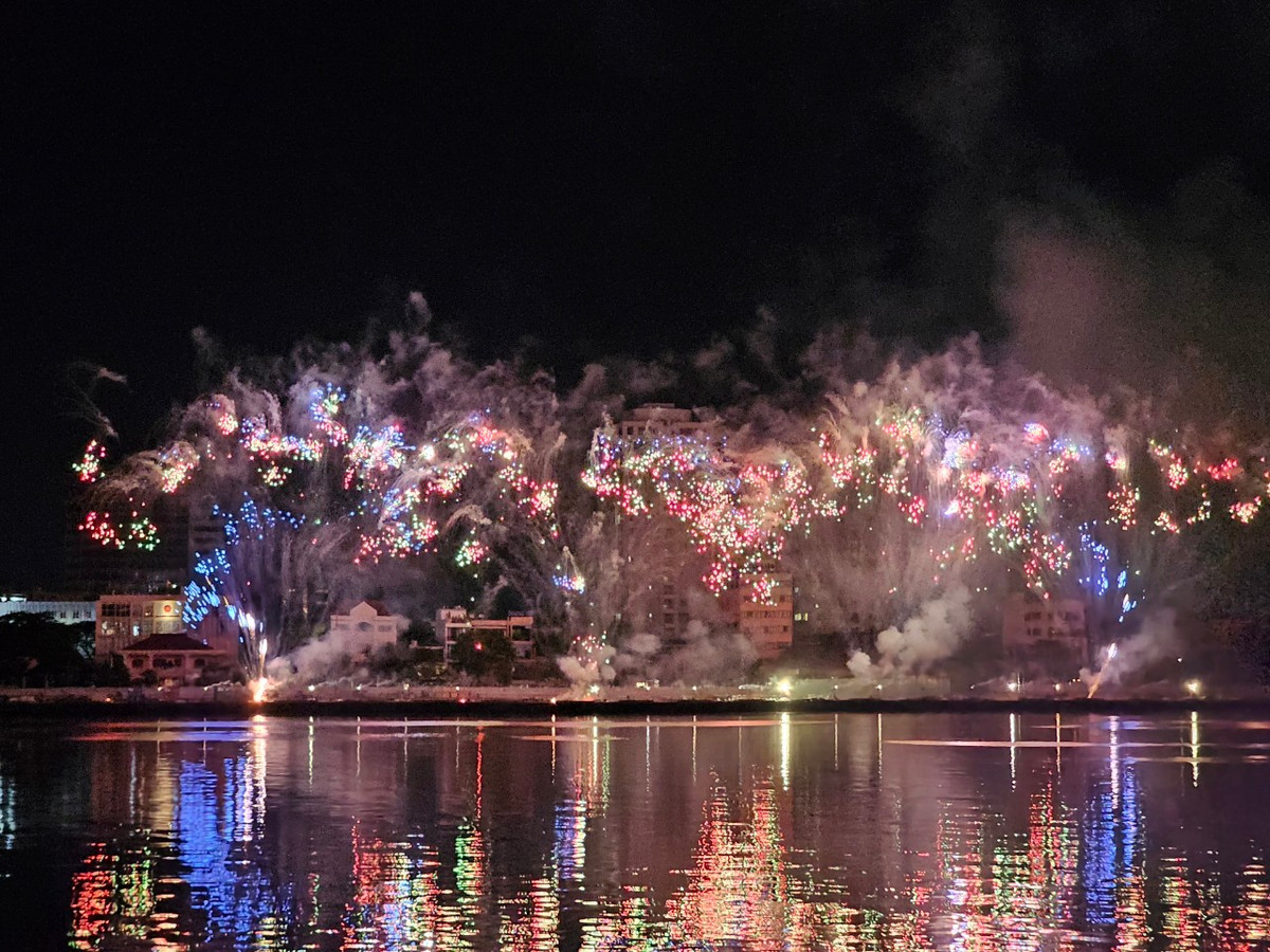 Với màn trình diễn đẳng cấp, chinh phục mọi giác quan của khán giả và Ban Giám khảo, đội pháo hoa Pháp đã giành ngôi vị quán quân DIFF 2023, với cúp vô địch và phần thưởng trị giá 20.000 USD.