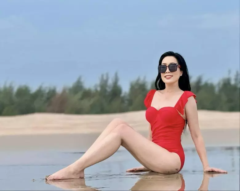 Nhan sac NSUT Trinh Kim Chi U60 khien Ngoc Trinh cung phai de chung-Hinh-3