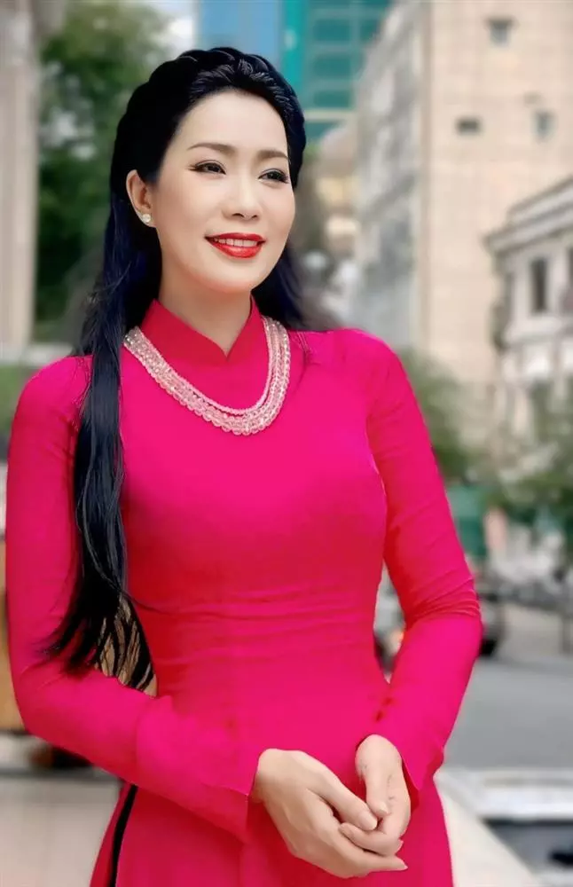 Nhan sac NSUT Trinh Kim Chi U60 khien Ngoc Trinh cung phai de chung-Hinh-2