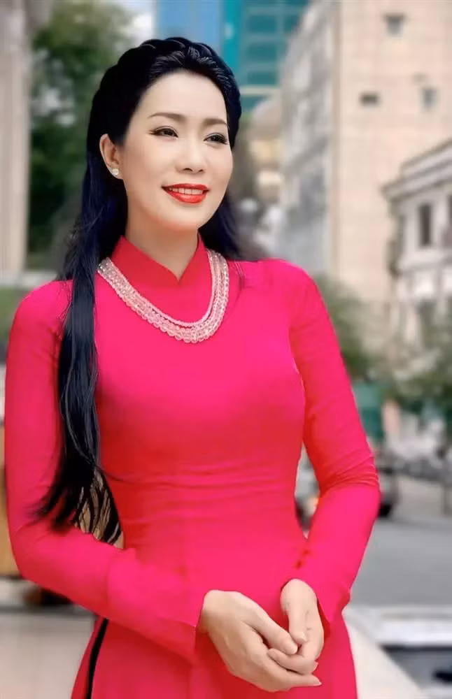 Nhan sac NSUT Trinh Kim Chi U60 khien Ngoc Trinh cung phai de chung-Hinh-2