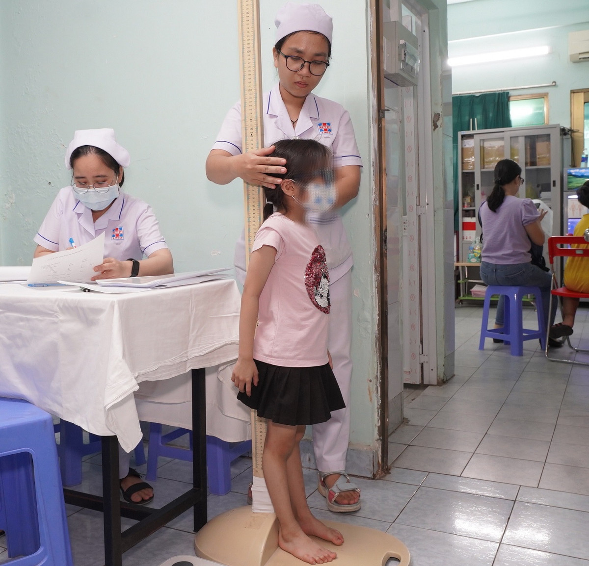 Tich cuc uong thuoc tang chieu cao, vi sao con van thap lun?