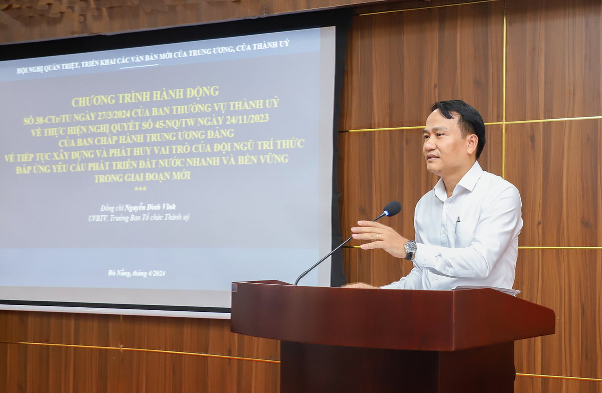 Phát biểu tại hội nghị, ông Nguyễn Văn Quảng, Bí thư Thành ủy Đà Nẵng cho biết, Ban Thường vụ Thành ủy đã họp và thống nhất phân công ông Nguyễn Đình Vĩnh làm Phó Bí thư Thường trực Thành ủy Đà Nẵng, nhiệm kỳ 2020-2025.