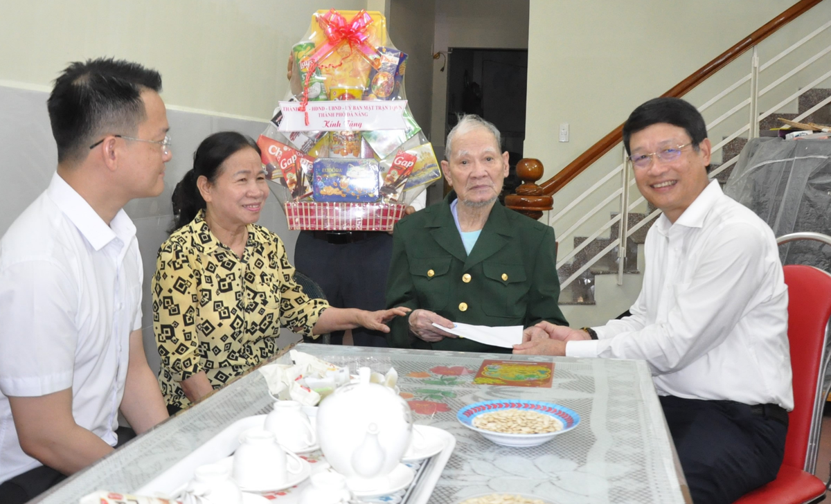 Ông Thắng từng làm Chủ tịch Liên đoàn Lao động thành phố Đà Nẵng, Bí thư Quận ủy Thanh Khê.