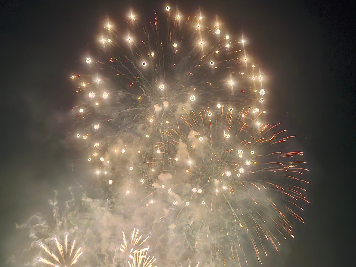 Với kinh nghiệm “chinh chiến” hơn một thập kỷ, đội chủ nhà đã mang đến một màn trình diễn mãn nhãn.