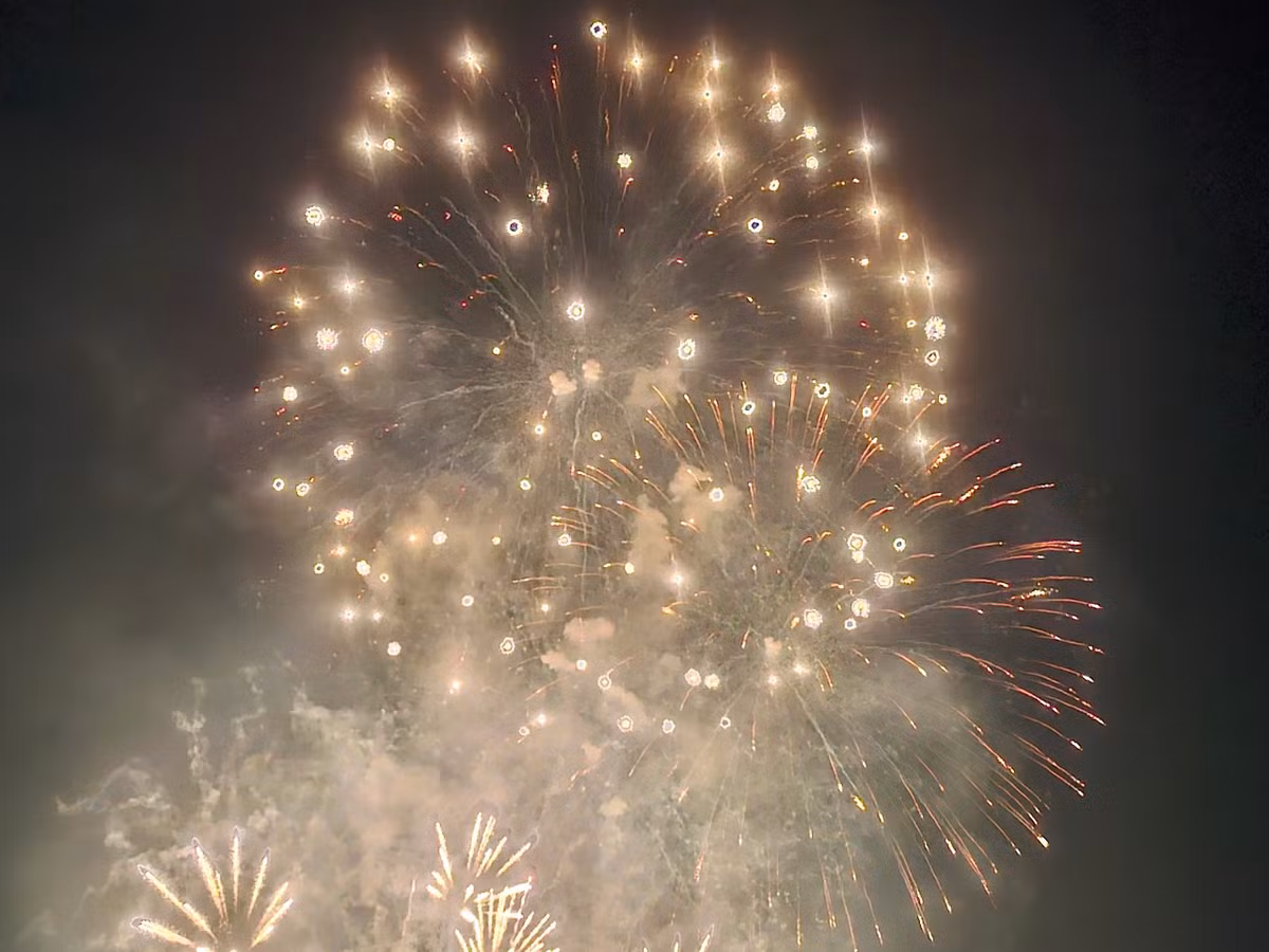 Với kinh nghiệm “chinh chiến” hơn một thập kỷ, đội chủ nhà đã mang đến một màn trình diễn mãn nhãn.