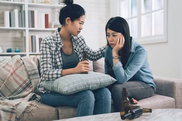 Chat nói xấu mẹ chồng, nàng dâu bị cả nhà gọi về họp Chat noi xau me chong, nang dau bi ca nha goi ve hop