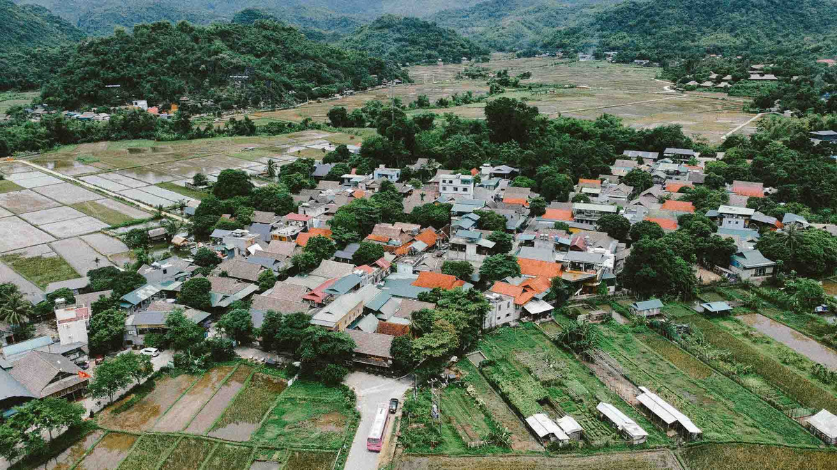 Một góc bản Lác với góc nhìn từ trên cao. Ảnh: Vương Lộc