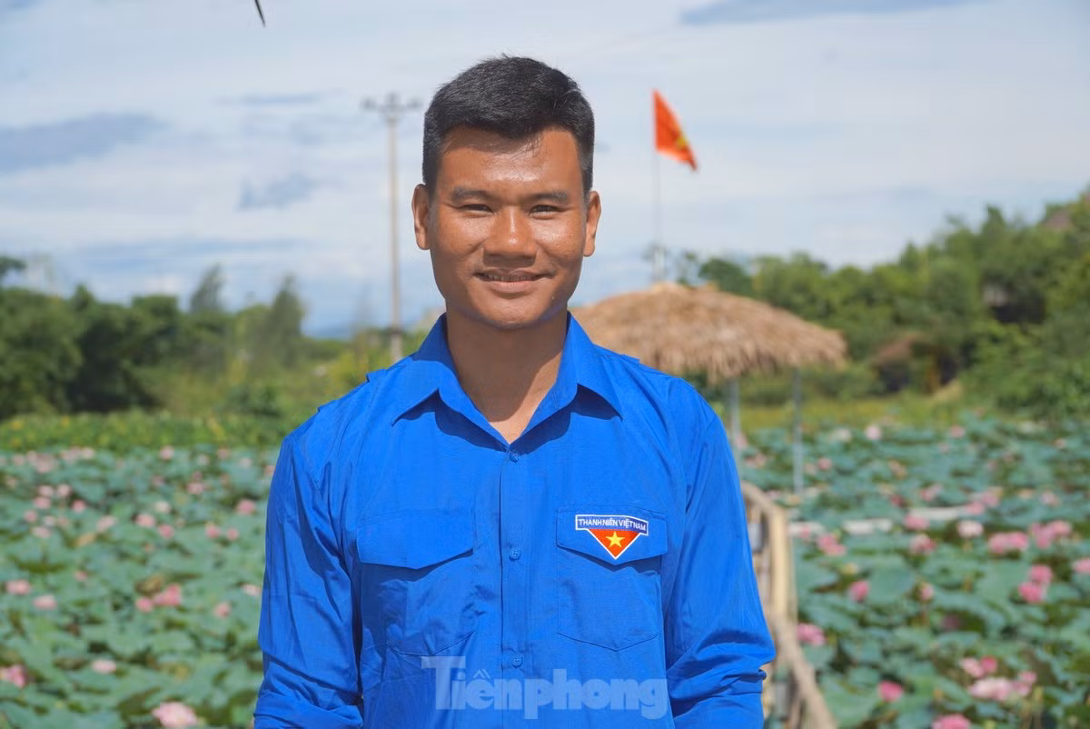 Anh Nguyễn Minh Tuấn (SN 1986) - Tổ trưởng Tổ hợp tác Sen Thanh niên Đoàn phường Thạch Linh cho biết, sau 2 năm triển khai mô hình, bước đầu đã có những thành công. Từ khu đầm lầy, nơi cỏ hoang mọc um tùm, sau hai năm triển khai đã trở thành đầm sen tỏa ngát hương thơm, được nhiều người đến tham quan, chụp ảnh.