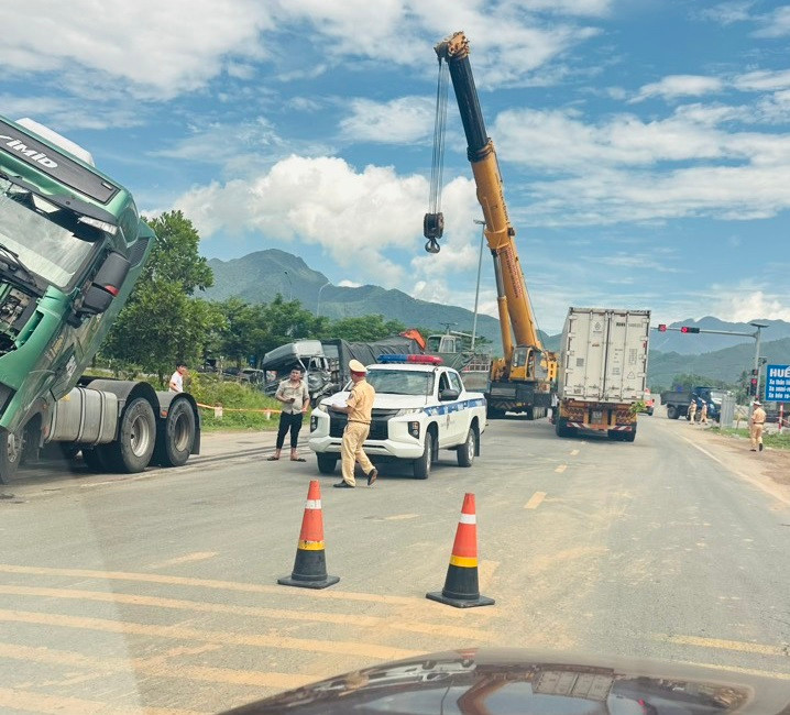 Nguyên nhân vụ tai nạn trên đường tránh Nam Hải Vân đang được cơ quan chức năng làm rõ.