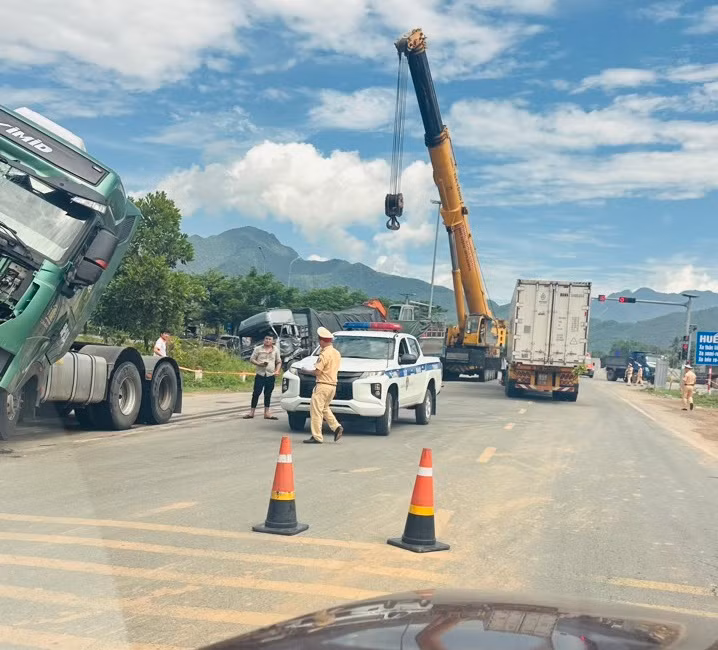 Nguyên nhân vụ tai nạn trên đường tránh Nam Hải Vân đang được cơ quan chức năng làm rõ.