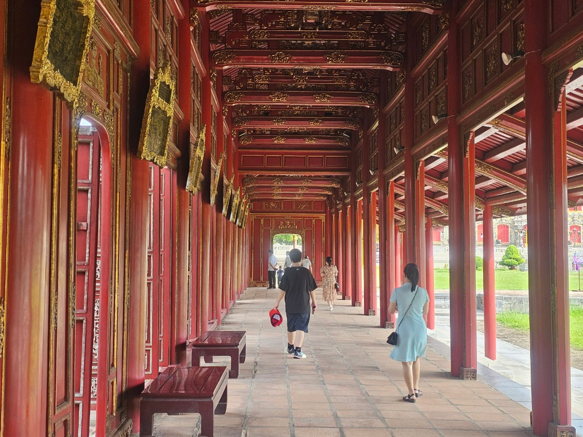 Trường lang là tên gọi của hệ thống hành lang, một thành tố kiến trúc đặc sắc trong Tử Cấm Thành của triều Nguyễn.