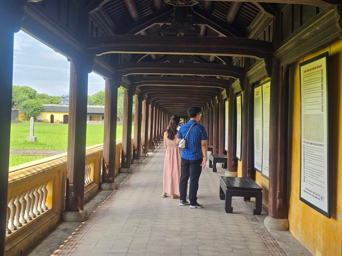 Không chỉ là nơi in đậm dấu ấn lịch sử của dân tộc, Đại Nội Huế còn được xây dựng với lối kiến trúc cung đình Huế tinh xảo tới từng đường nét, cách thức bài trí.