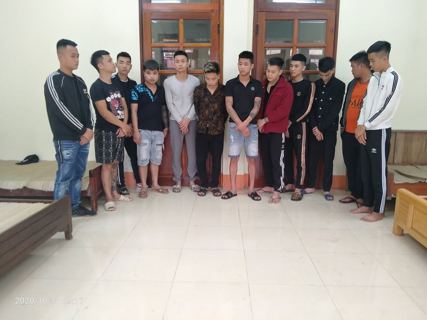 Tranh chap gai phuc vu, 2 nhom thanh nien “thanh toan” nhau tren pho