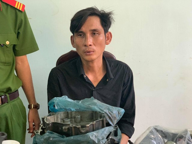  5. Bắt giữ đối tượng gây ra hàng chục vụ án cướp giật, trộm cắp tài sản: Ngày 31/10, Công an tỉnh Đắk Lắk cho biết, đơn vị đã bắt giữ đối tượng Huỳnh Thiện Mỹ (SN 1979, trú thị xã Bình Long, tỉnh Bình Phước) để điều tra về hành vi cướp giật và trộm cắp tài sản. Qua lời khai, đối tượng Mỹ còn cùng đồng bọn thực hiện 17 vụ trộm cắp tài sản trên các xe ô tô đỗ trên QL 1A để nghỉ ngơi ban đêm ở địa bàn các tỉnh như: Ninh Thuận, Bình Thuận, Khánh Hoà, Phú Yên, Quảng Nam, Quảng Bình.