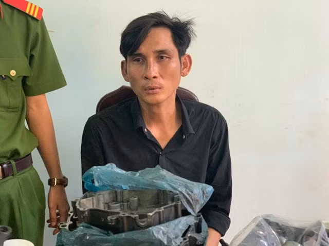  5. Bắt giữ đối tượng gây ra hàng chục vụ án cướp giật, trộm cắp tài sản: Ngày 31/10, Công an tỉnh Đắk Lắk cho biết, đơn vị đã bắt giữ đối tượng Huỳnh Thiện Mỹ (SN 1979, trú thị xã Bình Long, tỉnh Bình Phước) để điều tra về hành vi cướp giật và trộm cắp tài sản. Qua lời khai, đối tượng Mỹ còn cùng đồng bọn thực hiện 17 vụ trộm cắp tài sản trên các xe ô tô đỗ trên QL 1A để nghỉ ngơi ban đêm ở địa bàn các tỉnh như: Ninh Thuận, Bình Thuận, Khánh Hoà, Phú Yên, Quảng Nam, Quảng Bình.