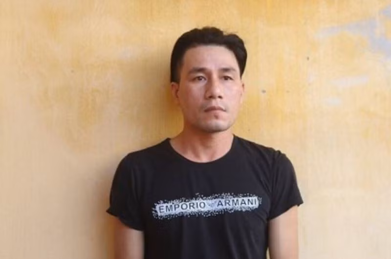  Đột nhập nhà dân trộm tiền để tiêu xài, mang đi gửi ngân hàng: Ngày 12/6, Công an TP Hà Tĩnh (Hà Tĩnh) đã khởi tố vụ án, khởi tố bị can, tạm giam Nguyễn Quốc Định (43 tuổi, trú phường Hà Huy Tập, TP Hà Tĩnh) về tội trộm cắp tài sản. Theo hồ sơ, Định đã có tới bốn tiền án và một tiền sự về các tội trộm cắp tài sản và tội đánh bạc. Thời gian gần đây, Định không lo tu chí lao động mà lại tiếp tục đi trộm cắp. 