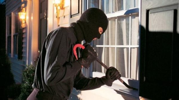 Theo hồ sơ điều tra ban đầu, vì thiếu tiền chi tiêu cá nhân, trong ngày 3/8, Thịnh đã thực hiện trót lọt 4 vụ trộm trên địa bàn quận Long Biên. (Ảnh minh họa). 