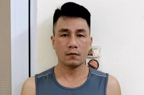 Định đến ăn cơm tại quán của gia đình chị Trần Thị N. (trú xã Thạch Trung, TP Hà Tĩnh) và quan sát địa điểm cất ví tiền và các lối vào nhà chị N. Đến ngày 6-6, Định đột nhập vào nhà chị N. rồi lấy trộm được 17 triệu đồng. Sau khi trộm tiền, Định tiêu xài và mang đi ngân hàng gửi tiết kiệm. 