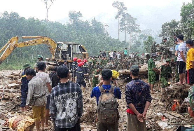 Cang suc tim kiem nguoi bi vui lap, gap rut tiep te cho 3.000 ho dan bi co lap