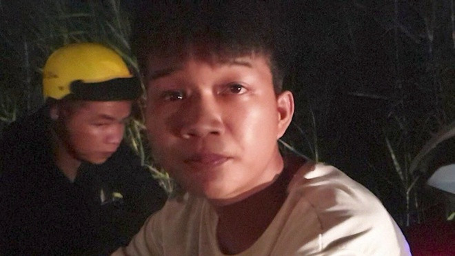  5. Khởi tố vụ "quái xế" tông gãy chân CSGT: Ngày 30/10, Công an huyện Châu Thành, tỉnh Tiền Giang, khởi tố vụ án gây rối trật tự công cộng để điều tra "quái xế" tông gãy chân một CSGT làm nhiệm vụ chống đua xe trên quốc lộ 1. Thiếu tá Nguyễn Lê Hồ (cán bộ Phòng CSGT tỉnh Tiền Giang) cùng tổ công tác ra tín hiệu dừng xe thì bị Nguyễn Hoàng Nam (18 tuổi, ngụ xã Long Định, huyện Châu Thành) tông thẳng vào người khiến vị này bị thương tích 42%. 