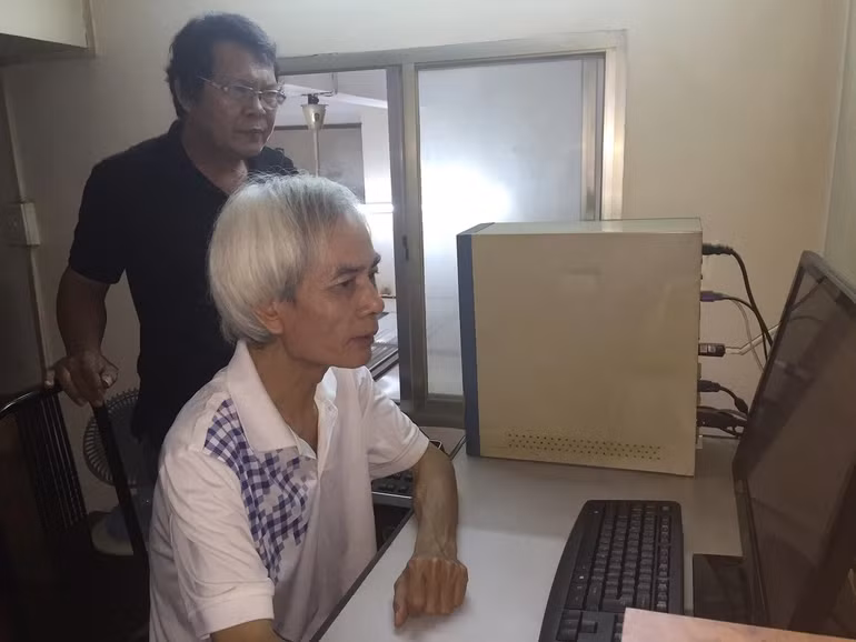 BTV Hoai Anh tiet lo gia the “khung“: Cha tung doat giai Nhan tai Dat Viet-Hinh-2